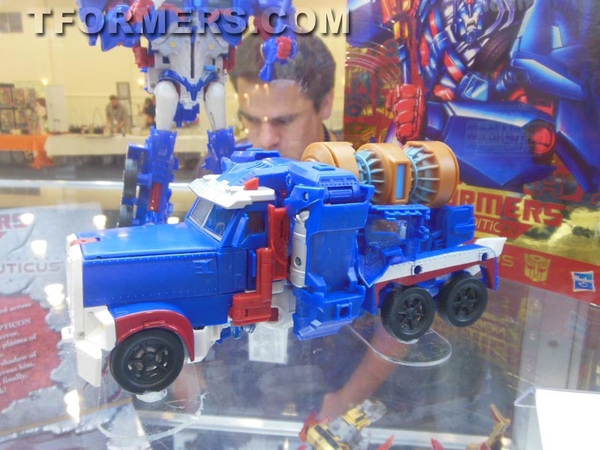 Transformers=botcon 2013 Generatations Prime Paltinum  (52 of 424)